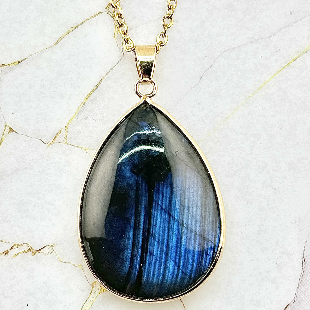 Collier et pendentif en pierre naturelle