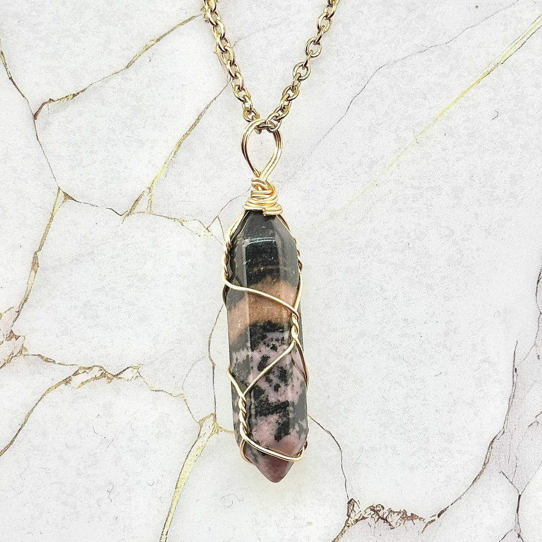 Collier "Colonne enlacée" en Pierres naturelles (6 variantes)